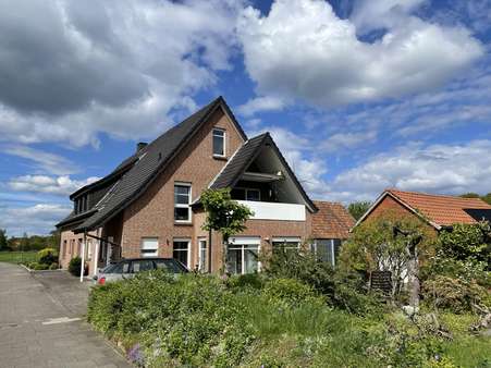 Giebelfront Neubau - Zweifamilienhaus in 33442 Herzebrock-Clarholz mit 290m² kaufen