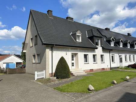 Hausansicht - Reihenendhaus in 33378 Rheda-Wiedenbrück mit 132m² kaufen