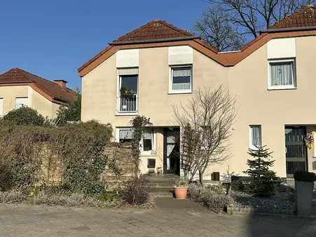 Attraktive Doppelhaushälfte in Bielefeld-Brackwede mit Garage!