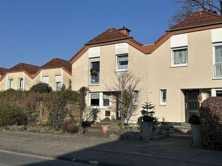 Außenansichten - Doppelhaushälfte in 33647 Bielefeld mit 101m² kaufen