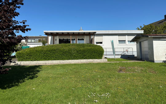 Außenansicht - Bungalow in 33739 Bielefeld mit 97m² kaufen