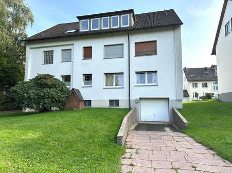 Rückseite des Hauses - Erdgeschosswohnung in 33617 Bielefeld mit 143m² kaufen