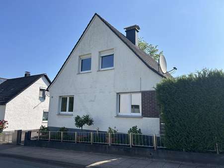Außenansicht - Einfamilienhaus in 33617 Bielefeld mit 90m² kaufen