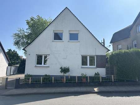 Außenansicht - Einfamilienhaus in 33617 Bielefeld mit 90m² kaufen