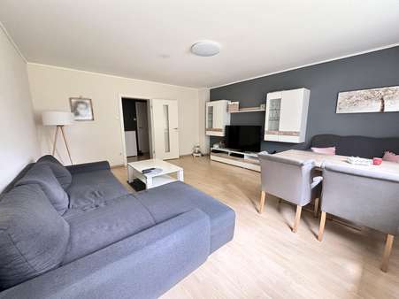Wohnzimmer - Erdgeschosswohnung in 33615 Bielefeld mit 79m² kaufen
