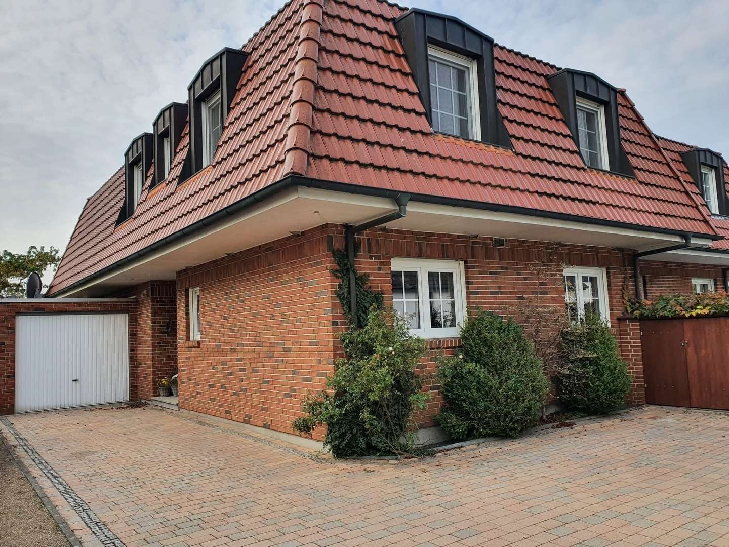 Straßenansicht - Doppelhaushälfte in 32289 Rödinghausen mit 148m² günstig kaufen