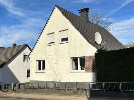 Außenansicht - Einfamilienhaus in 33617 Bielefeld mit 90m² kaufen