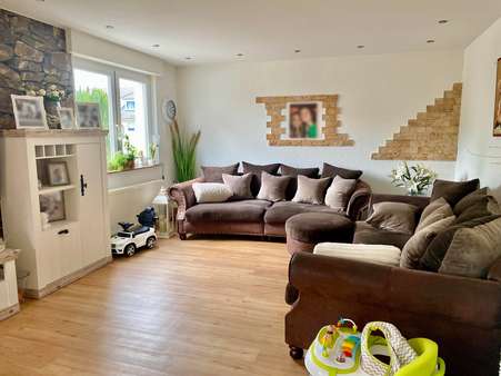 Wohnzimmer - Einfamilienhaus in 33617 Bielefeld mit 90m² kaufen