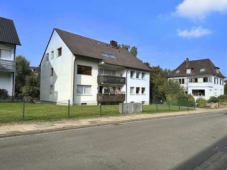 Straßenansicht - Erdgeschosswohnung in 33617 Bielefeld mit 104m² kaufen