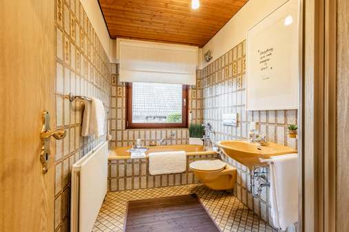 Tageslichtbad mit Dusche und Badewanne - Fertighaus in 33824 Werther mit 130m² kaufen