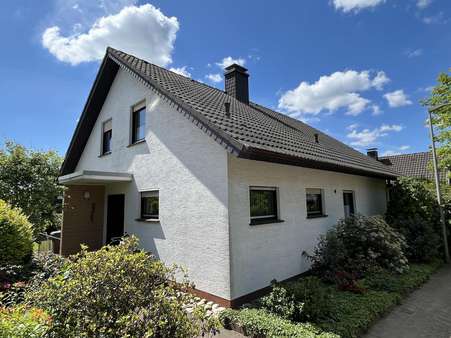 Ein durchaus überzeugender Auftritt Ein durchaus überzeugender Auftritt - Einfamilienhaus in 32657 Lemgo mit 145m² kaufen