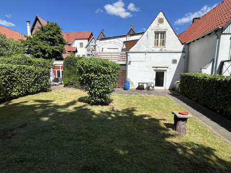 Rückseite mit Teil des Gartens Rückseite mit Teil des Gartens - Bürohaus in 32657 Lemgo mit 93m² kaufen
