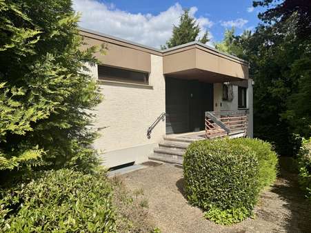 leicht versteckt gelegen - Bungalow in 32105 Bad Salzuflen mit 236m² kaufen