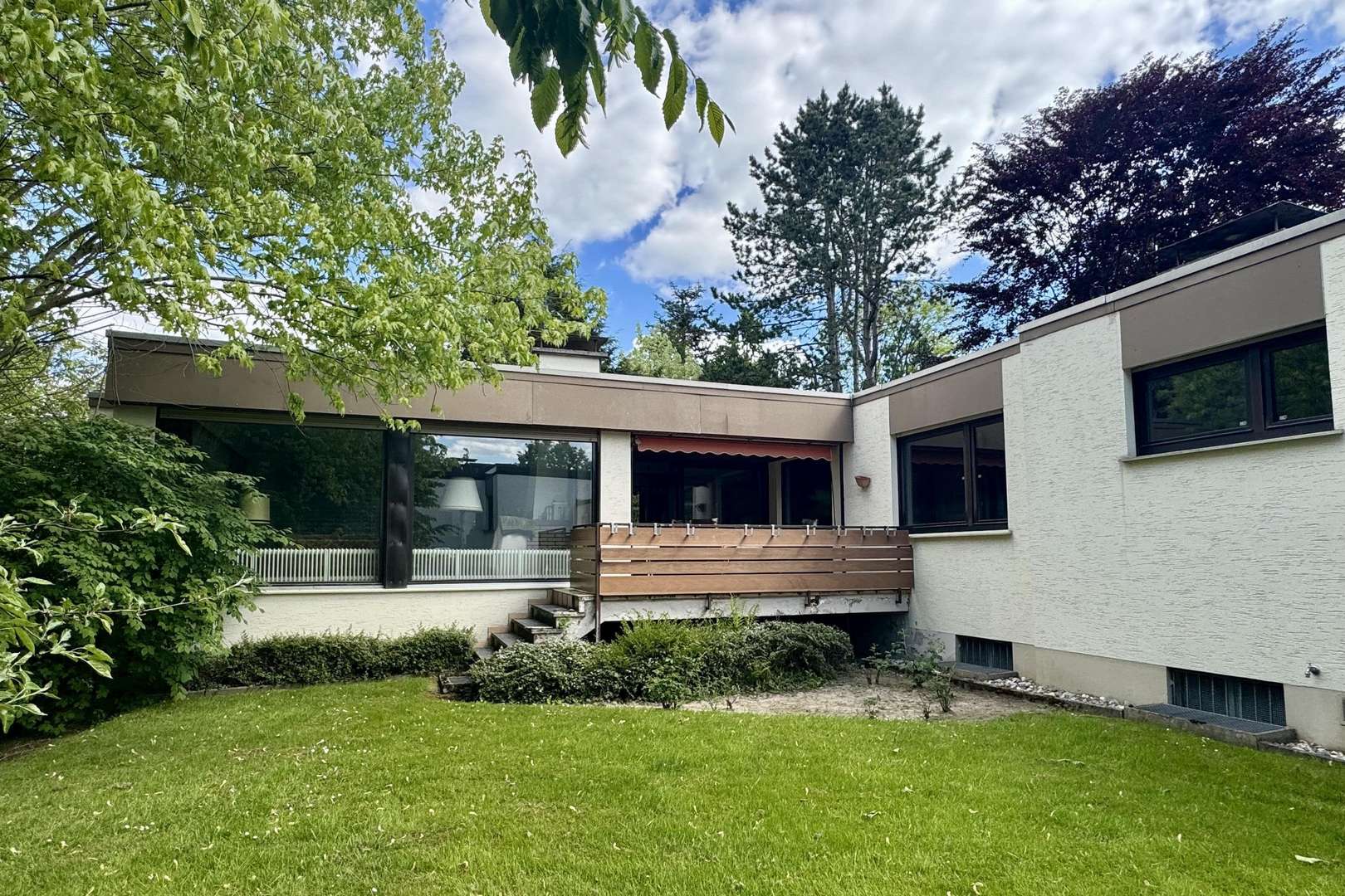 Mitten im Grün - Bungalow in 32105 Bad Salzuflen mit 236m² kaufen