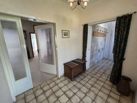 üppiger Eingangsbereich üppiger Eingangsbereich - Einfamilienhaus in 32657 Lemgo mit 200m² kaufen