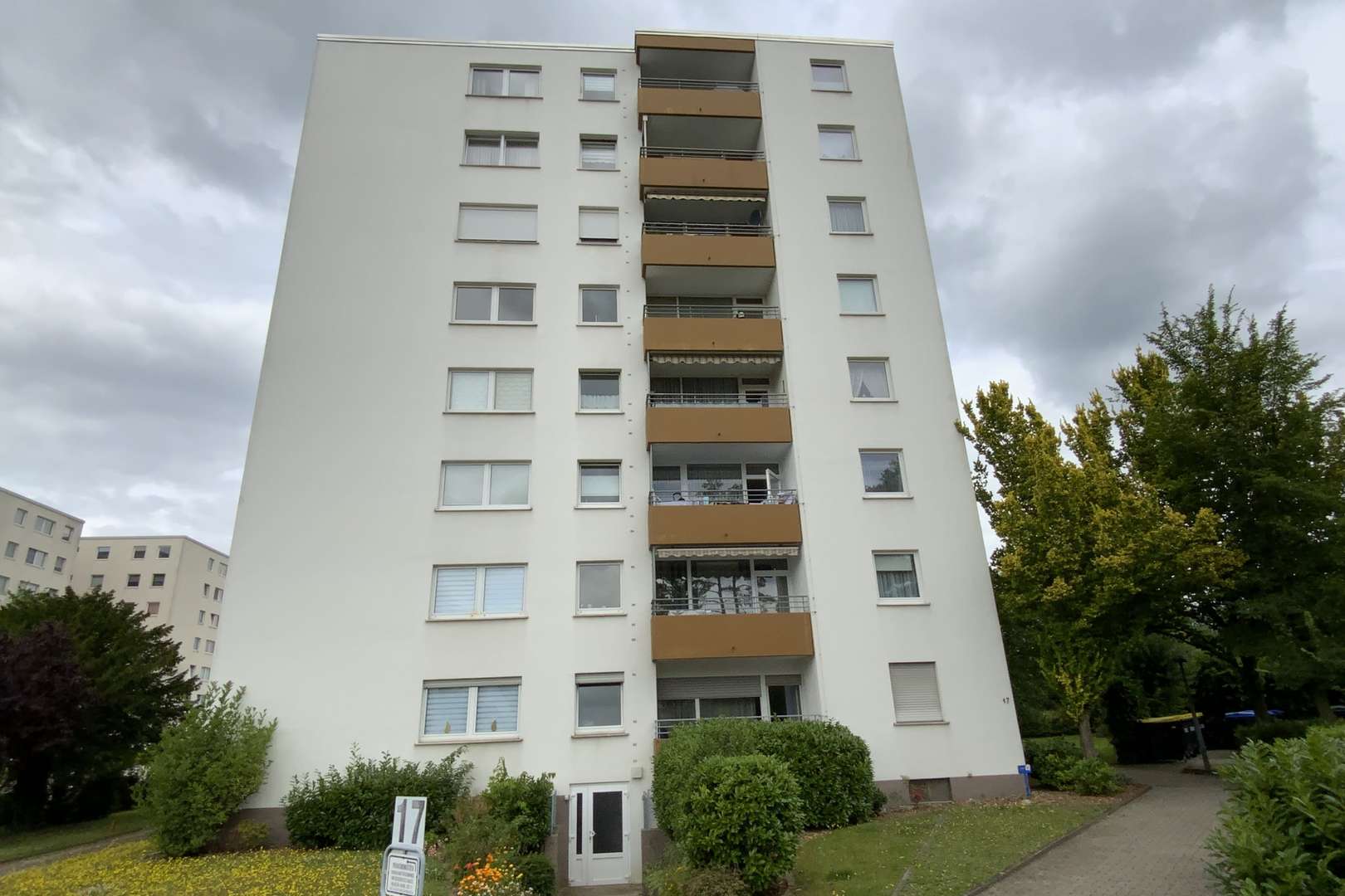 Vom Balkon im 6. OG den Weitblick genießen 3:2 - Etagenwohnung in 32105 Bad Salzuflen mit 81m² kaufen