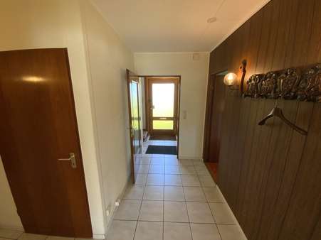 Hauseingang und Flur - Einfamilienhaus in 33818 Leopoldshöhe mit 105m² kaufen
