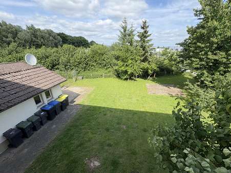 Garten hinter dem Haus - Zweifamilienhaus in 32107 Bad Salzuflen mit 198m² kaufen