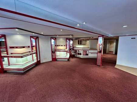 Gewerbefläche mit alter Inneneinrichtung - Bürohaus in 32657 Lemgo mit 195m² kaufen