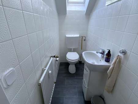 Gäste-WC - Dachgeschosswohnung in 32105 Bad Salzuflen mit 80m² kaufen