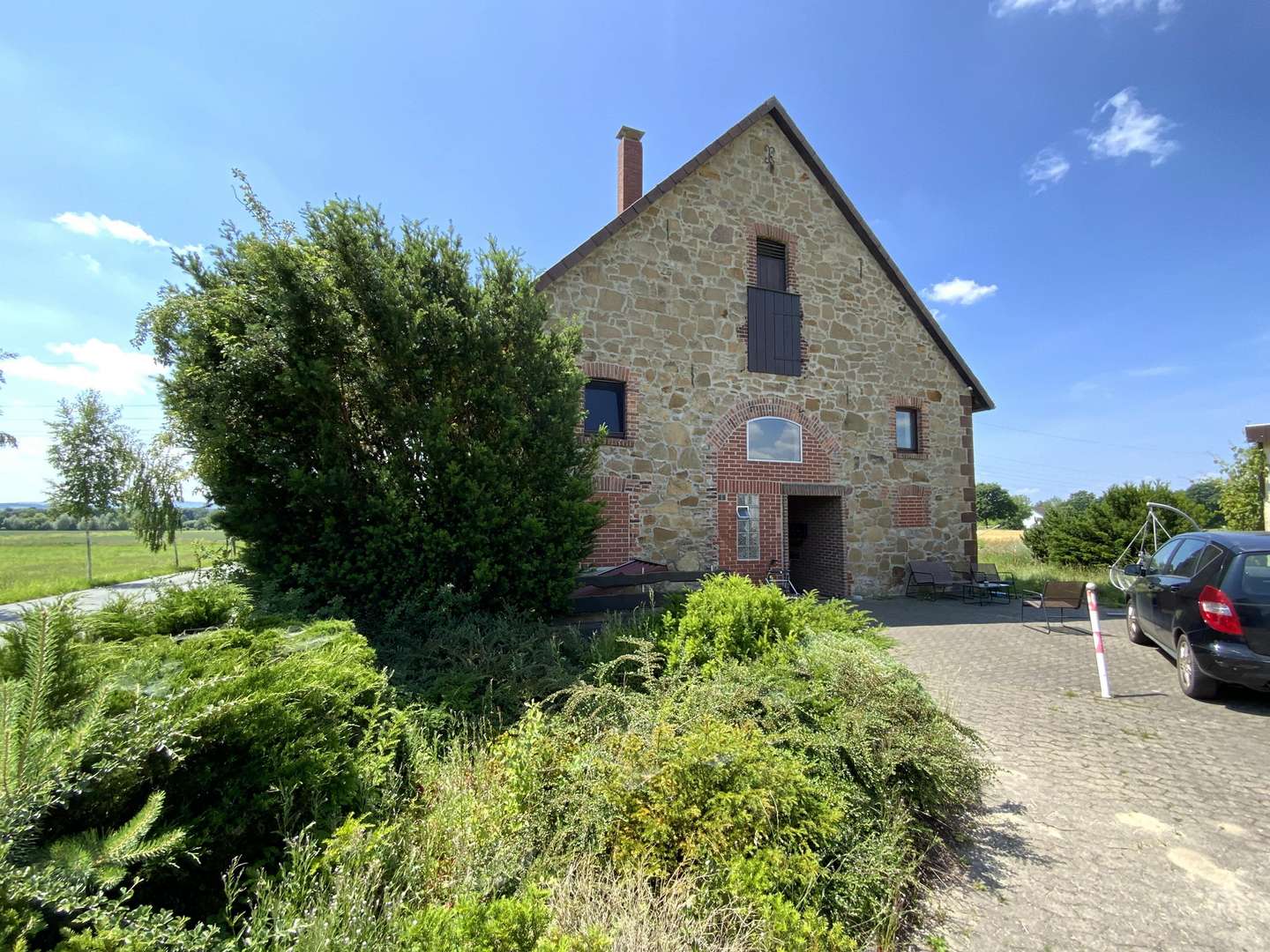 Giebelseite mit Eingangsbereich Giebelseite mit Eingangsbereich - in 32108 Bad Salzuflen mit 113m² mieten