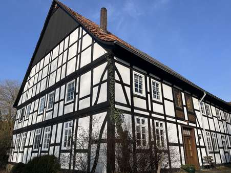 Beeindruckende Fachwerkkunst Beeindruckende Fachwerkkunst - Landhaus in 32657 Lemgo mit 330m² kaufen