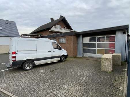Hinterhof Gewerbe - Mehrfamilienhaus in 32107 Bad Salzuflen mit 212m² kaufen