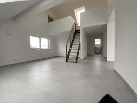 Wohnbereich mit Aufgang zur Galerie - Galerie in 32052 Herford mit 84m² kaufen
