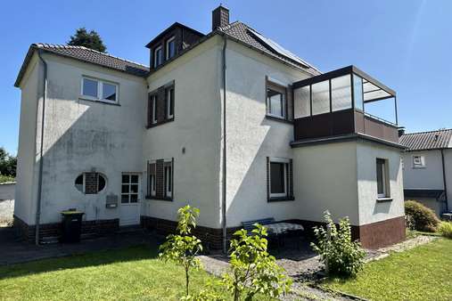 Gartenansicht Gartenansicht - Zweifamilienhaus in 32657 Lemgo mit 138m² kaufen