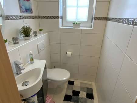 Gäste-WC mit Fenster Gäste-WC mit Fenster - Einfamilienhaus in 32108 Bad Salzuflen mit 120m² kaufen