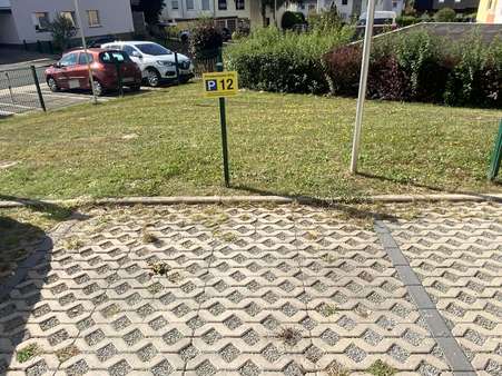 eigener, fest zugeordneter PKW-Stellplatz - Etagenwohnung in 32105 Bad Salzuflen mit 81m² kaufen