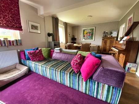 Blick in den offen Wohn- und Essbereich - Einfamilienhaus in 32105 Bad Salzuflen mit 100m² kaufen