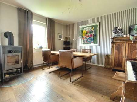 Esszimmer mit Kamin - Einfamilienhaus in 32105 Bad Salzuflen mit 100m² kaufen