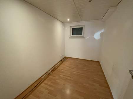 Kleines, drittes Zimmer - Souterrain-Wohnung in 32108 Bad Salzuflen mit 72m² günstig kaufen
