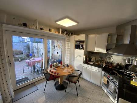 Küche mit Zugang auf die Terrasse - Erdgeschosswohnung in 32051 Herford mit 89m² kaufen