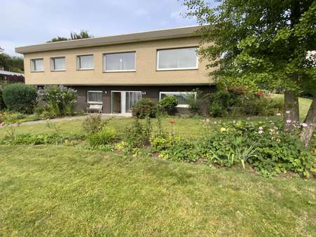 Bungalow mit Einliegerwohnung im Souterrain - Einfamilienhaus in 32108 Bad Salzuflen mit 230m² kaufen