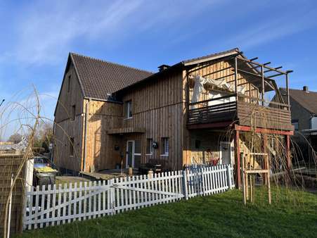 Ansicht aus Garten - Zweifamilienhaus in 32657 Lemgo mit 203m² kaufen