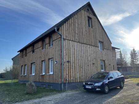Ansicht mit Außenstellplätzen - Zweifamilienhaus in 32657 Lemgo mit 203m² kaufen