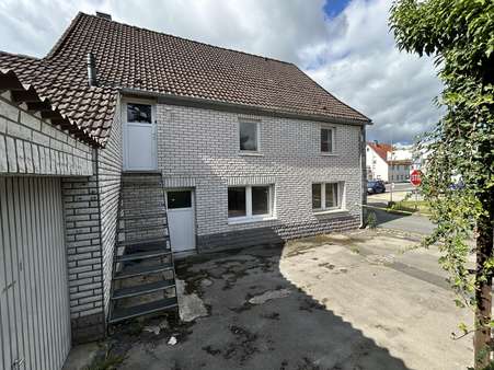 Hofansicht Hofansicht - Zweifamilienhaus in 32694 Dörentrup mit 240m² kaufen