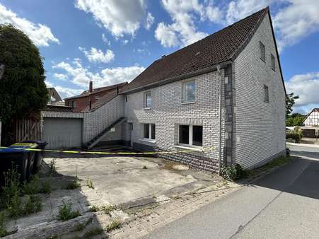 Straßenansicht Straßenansicht - Zweifamilienhaus in 32694 Dörentrup mit 240m² kaufen