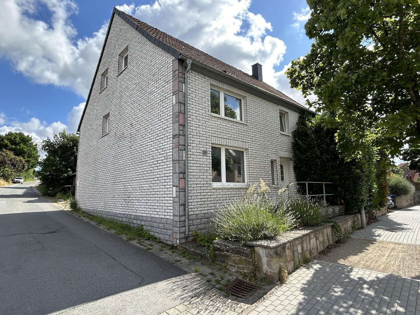 Straßenansicht Straßenansicht - Zweifamilienhaus in 32694 Dörentrup mit 240m² kaufen