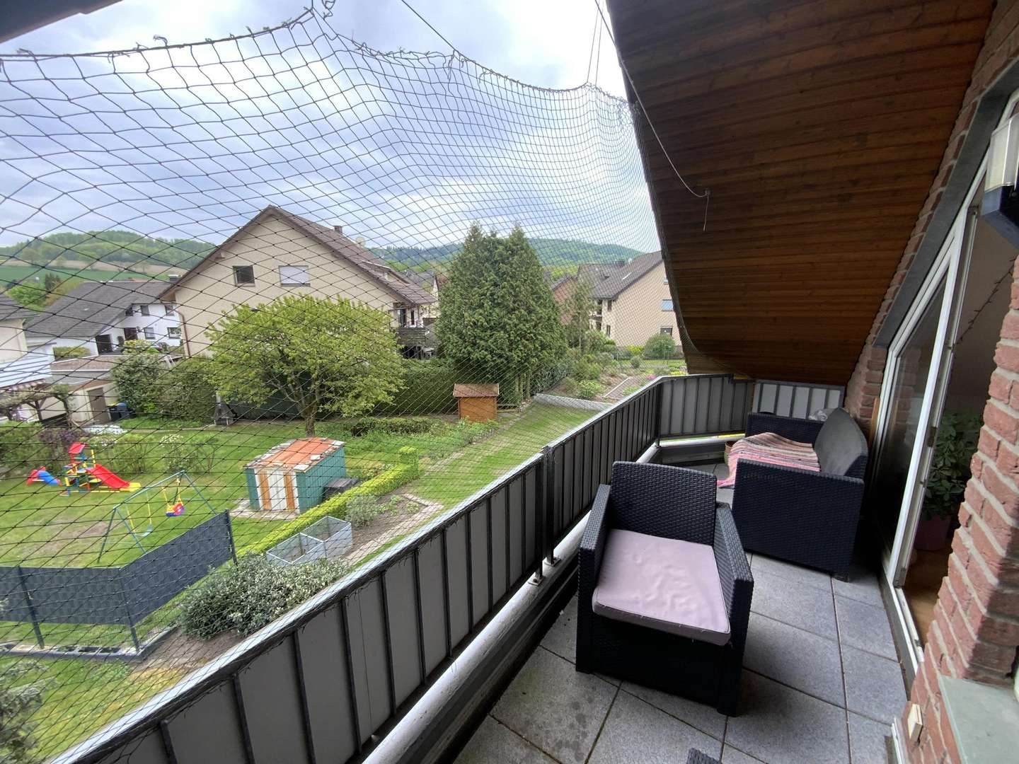 Balkon mit Blick in die Gärten - Dachgeschosswohnung in 33813 Oerlinghausen mit 56m² kaufen