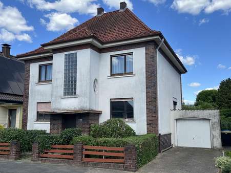 Straßenansicht Straßenansicht - Zweifamilienhaus in 32657 Lemgo mit 140m² kaufen