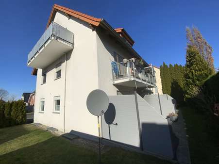 Gartenansicht mit 2 Terrassen und zwei Balkonen - Mehrfamilienhaus in 32108 Bad Salzuflen mit 263m² als Kapitalanlage kaufen