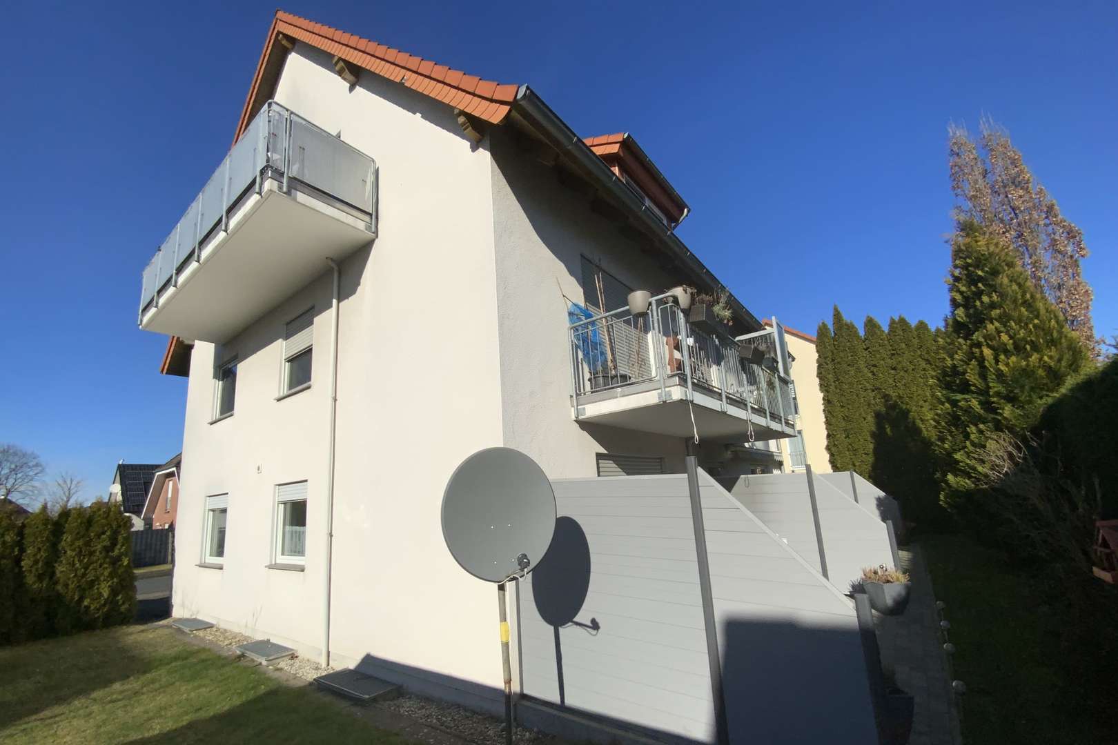 Gartenansicht mit 2 Terrassen und zwei Balkonen  3:2 - Mehrfamilienhaus in 32108 Bad Salzuflen mit 263m² als Kapitalanlage kaufen