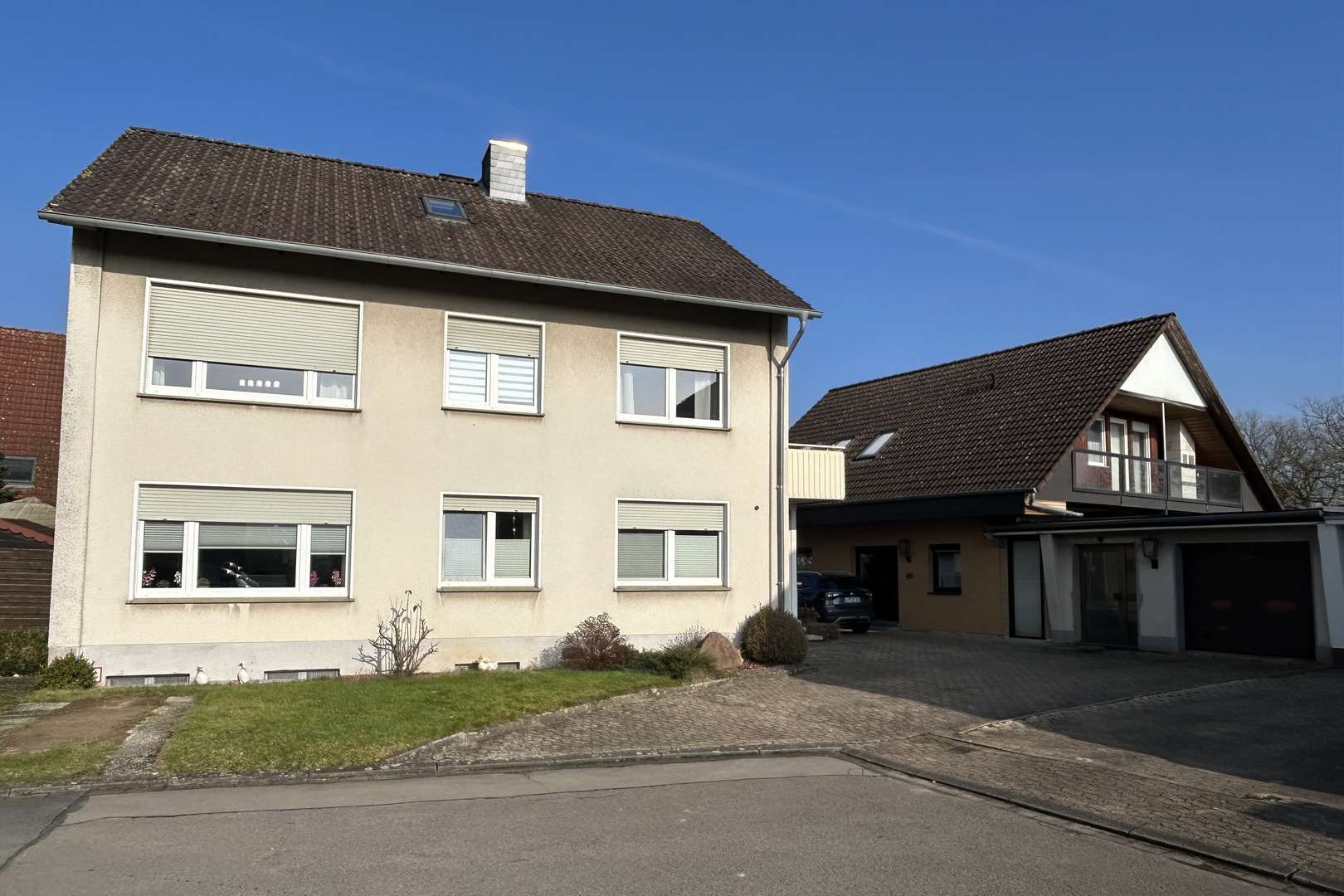 Zwei Häuser auf einen Streich - Zweifamilienhaus in 32657 Lemgo mit 243m² kaufen