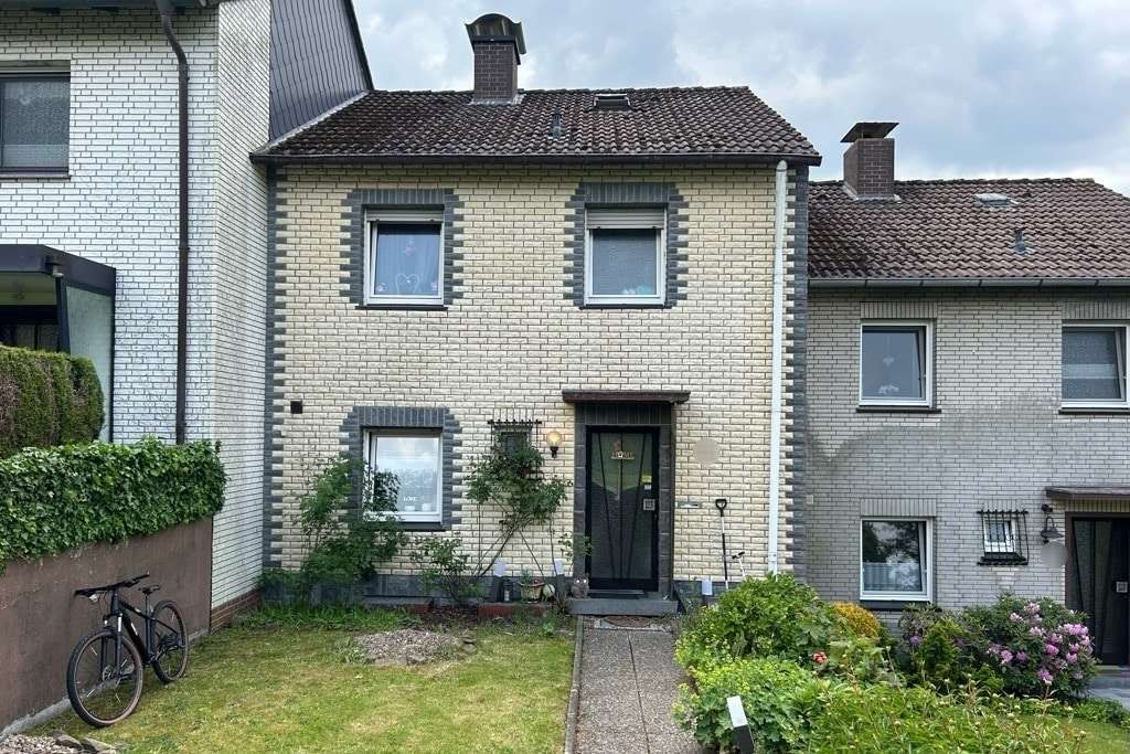 Straßenansicht Straßenansicht - Reihenmittelhaus in 32694 Dörentrup mit 84m² kaufen
