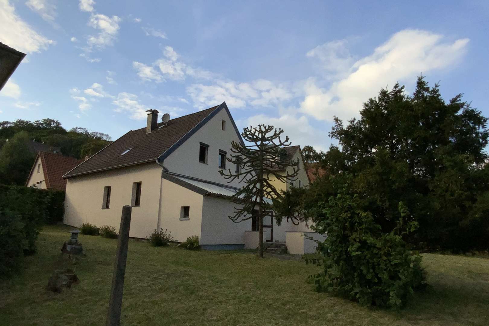 Seitenansicht - Zweifamilienhaus in 33813 Oerlinghausen mit 160m² kaufen