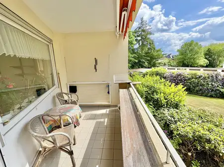 Stadtnah mit Balkon im Hochparterre
