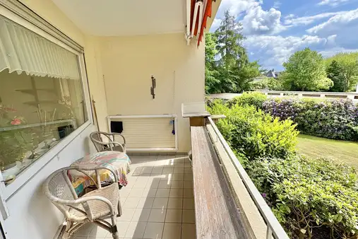 Stadtnah mit Balkon im Hochparterre